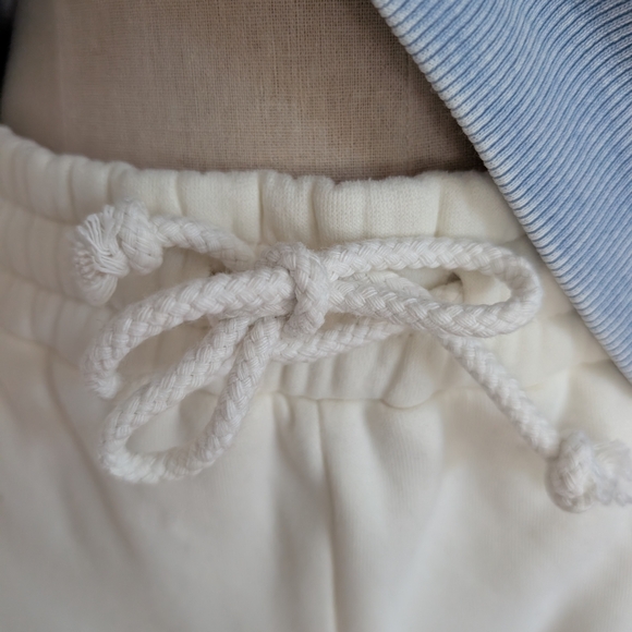 Super Soft Women's Wide Leg Cream Sweatpants With Pockets - Picture 4 of 7